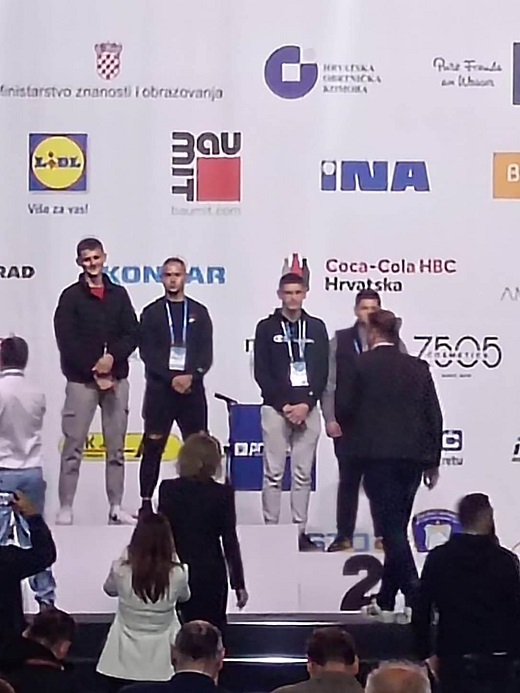 Uenici na pobjednikom postolju